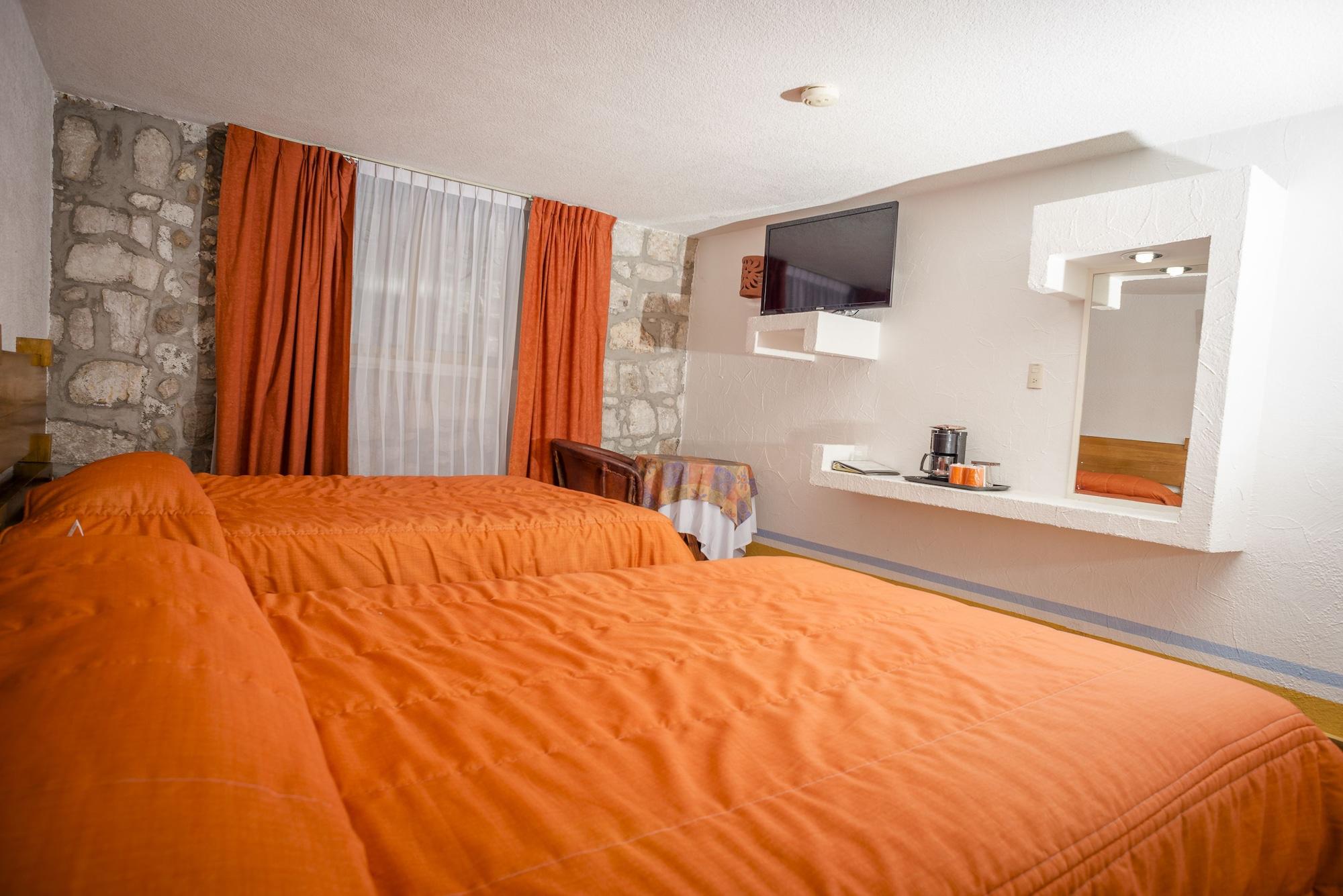 Howard Johnson By Wyndham Morelia Calle Real Dış mekan fotoğraf
