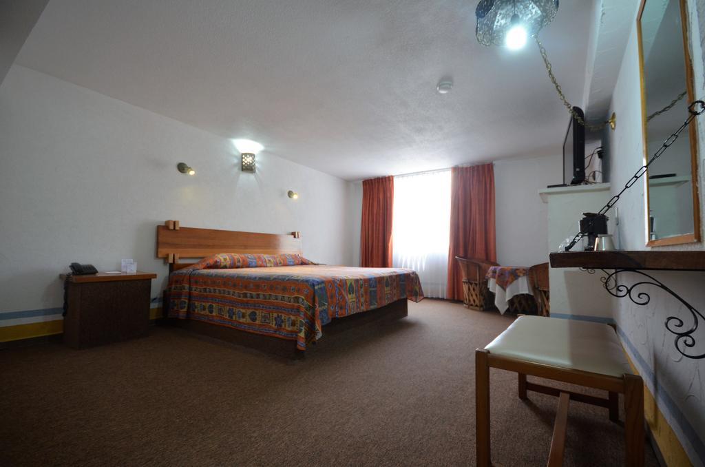 Howard Johnson By Wyndham Morelia Calle Real Dış mekan fotoğraf