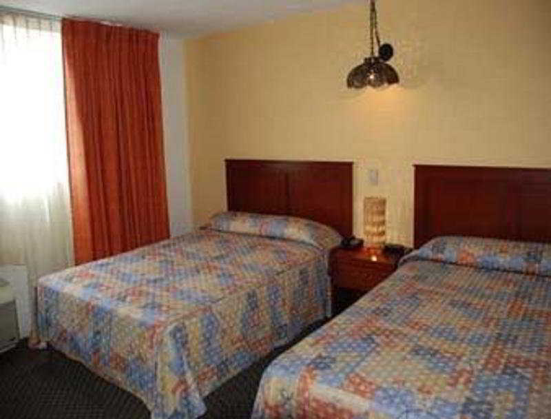 Howard Johnson By Wyndham Morelia Calle Real Oda fotoğraf